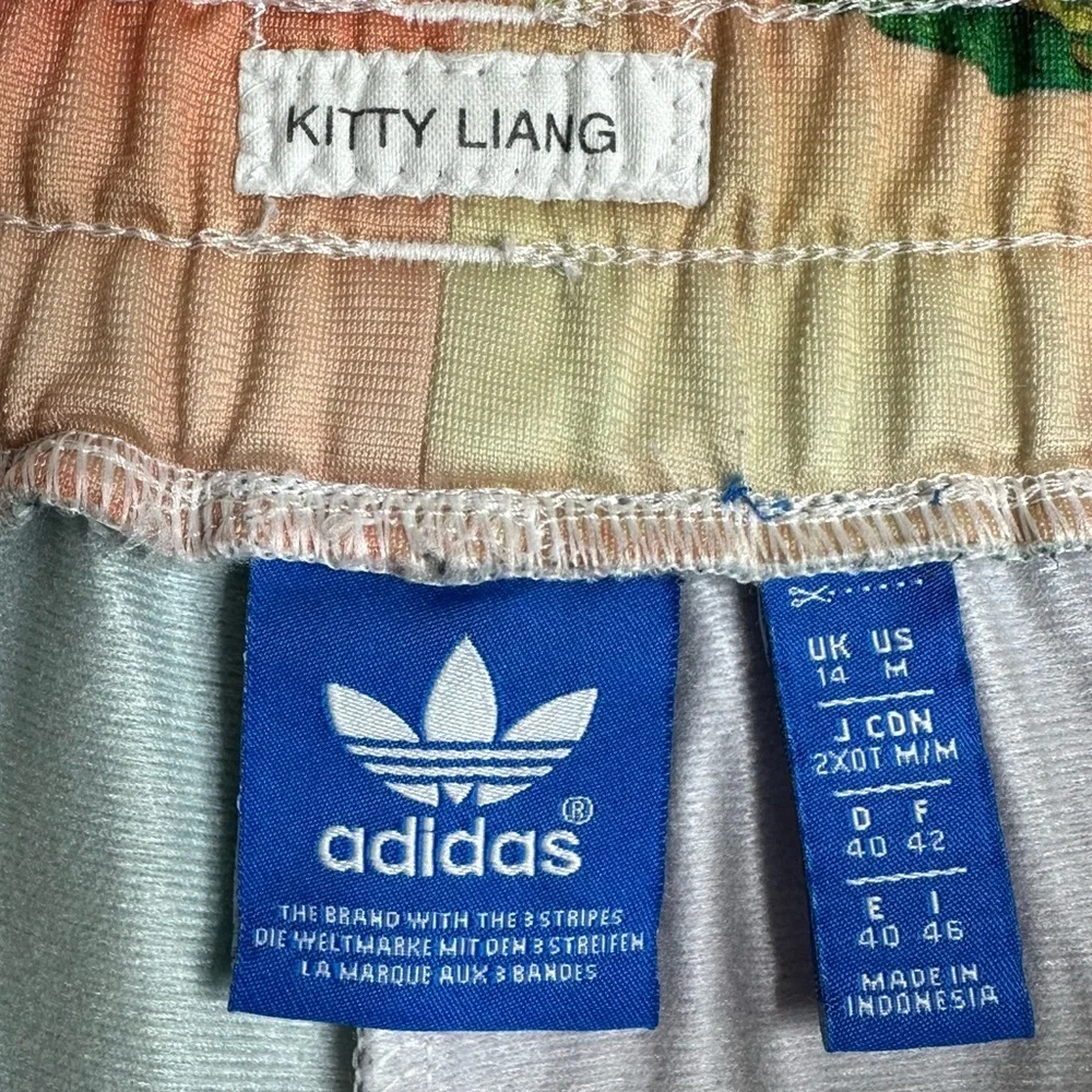 Adidas Women’s Floralina Shorts Size Medium - Picture 3 of 8